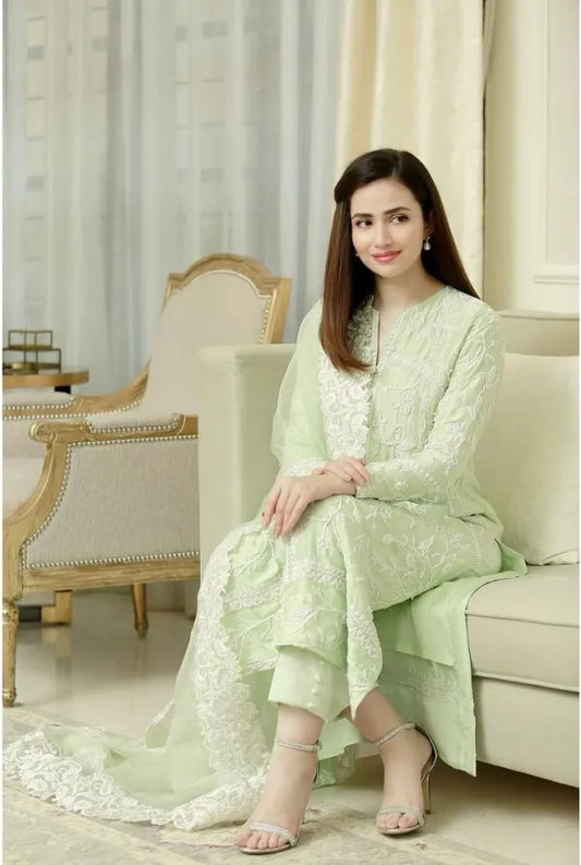 Bareeze - 3PC Lawn Heavy Embroidered Shirt With Organza Embroidered Dupatta. VL403