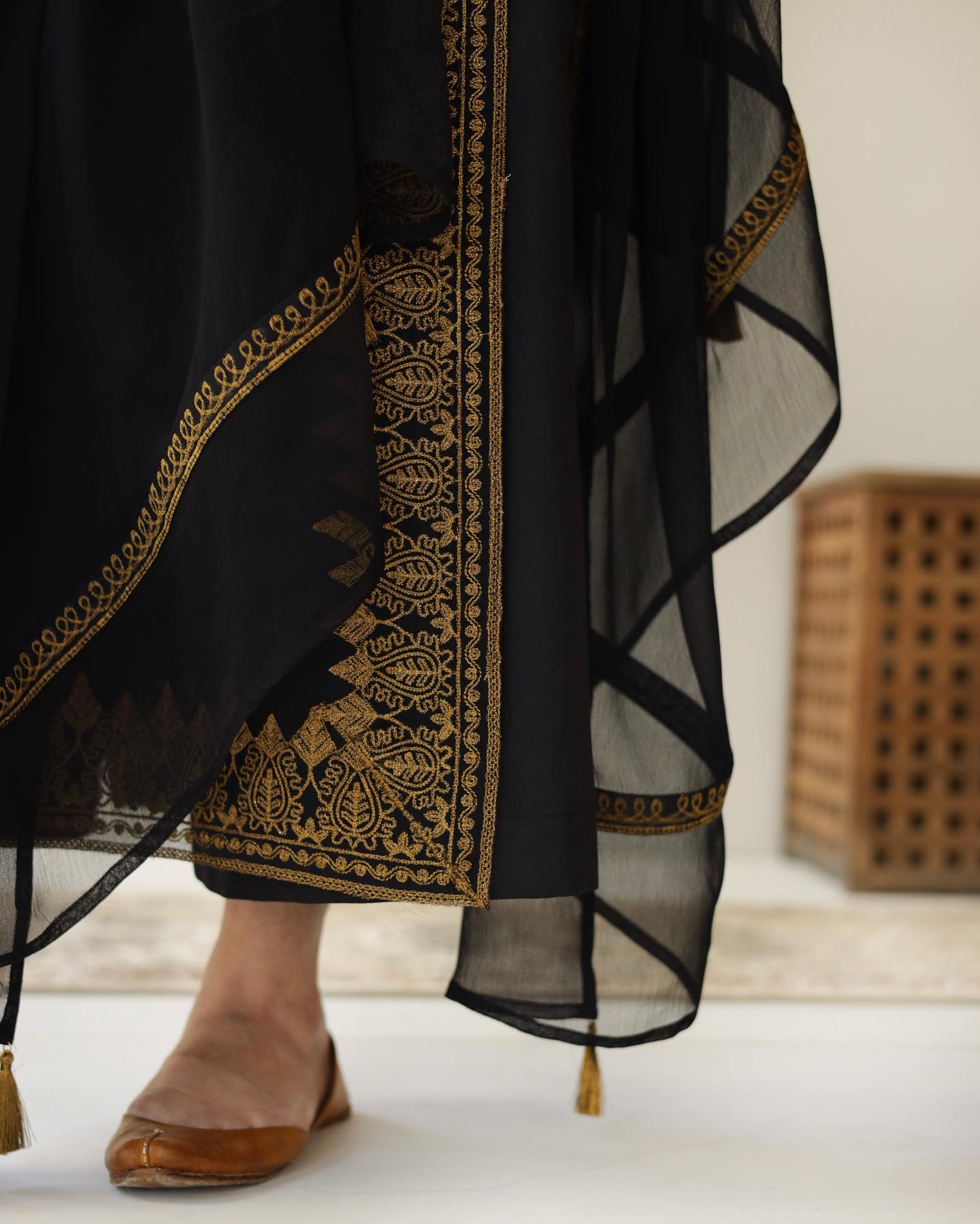 3PC Lawn Embroidered Shirt With Chiffon Embroidered Dupatta VL708