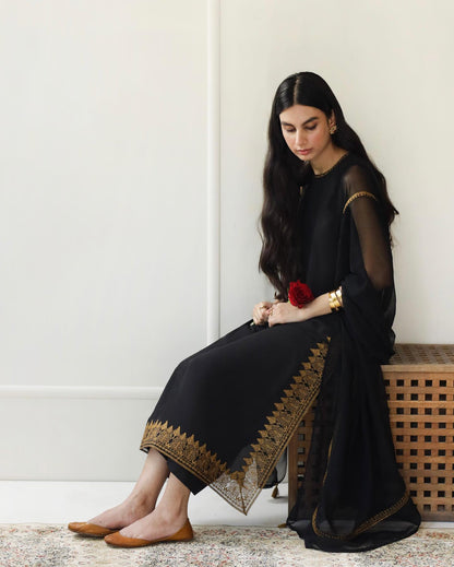 3PC Lawn Embroidered Shirt With Chiffon Embroidered Dupatta VL708